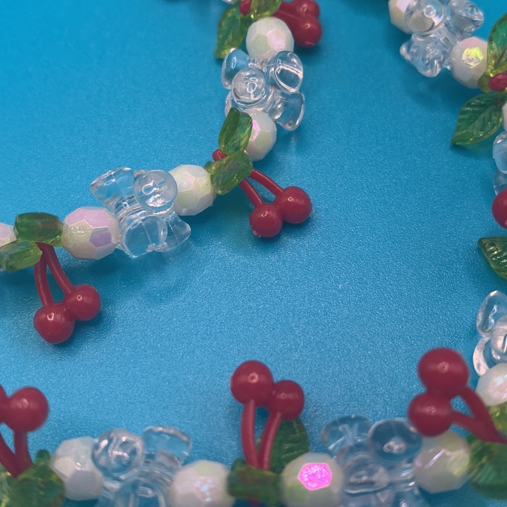 Lightweight Plastic “Holly” or “Cherries” Necklace & Clip-On Earrings - Picture 6 of 6